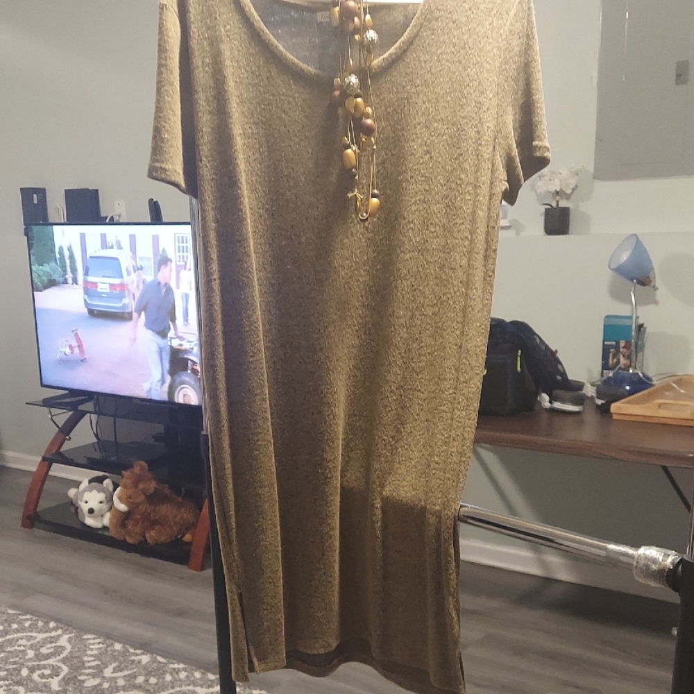 Heart Hips Tan Short Sleeve Top